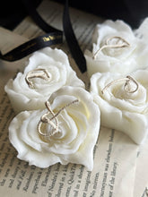 Load image into Gallery viewer, Heart Rose Flower Candle