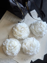 Load image into Gallery viewer, Peony Flower Candle