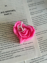 Load image into Gallery viewer, Heart Rose Flower Candle