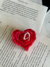 Load image into Gallery viewer, Heart Rose Flower Candle