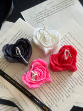 Load image into Gallery viewer, Heart Rose Flower Candle