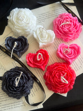 Load image into Gallery viewer, Heart Rose Flower Candle